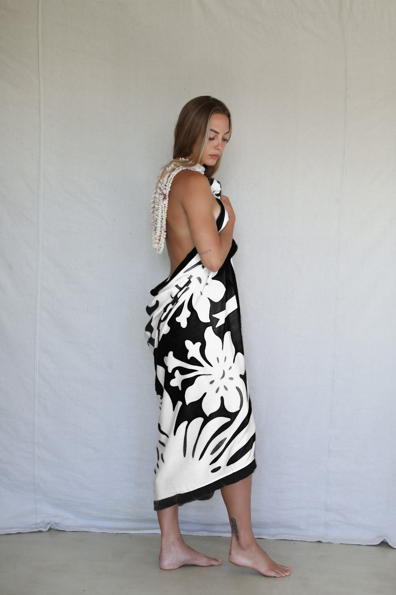 Classic Long Ruffle Pareo in Hibiscus