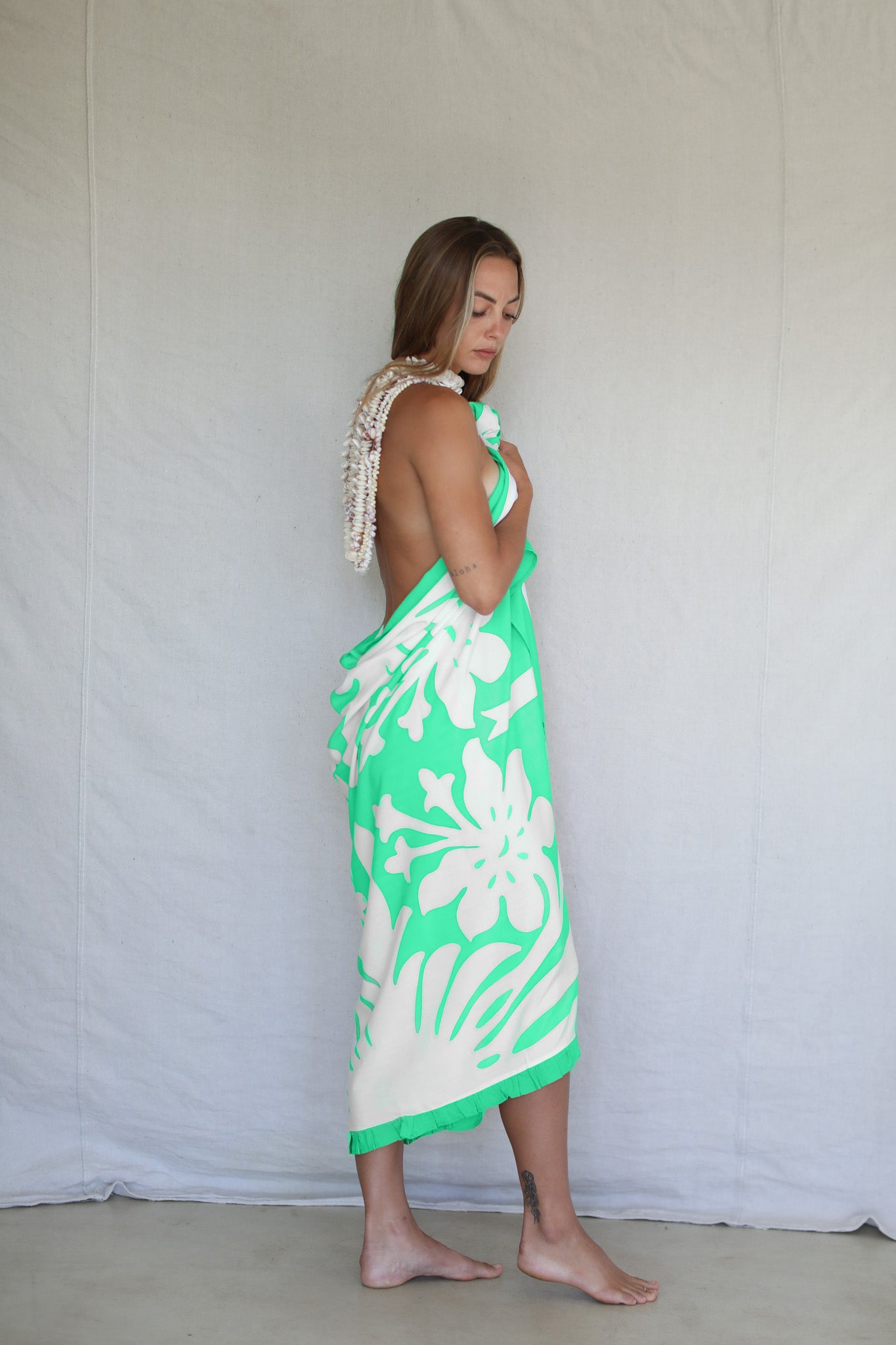 Classic Long Ruffle Pareo in Hibiscus