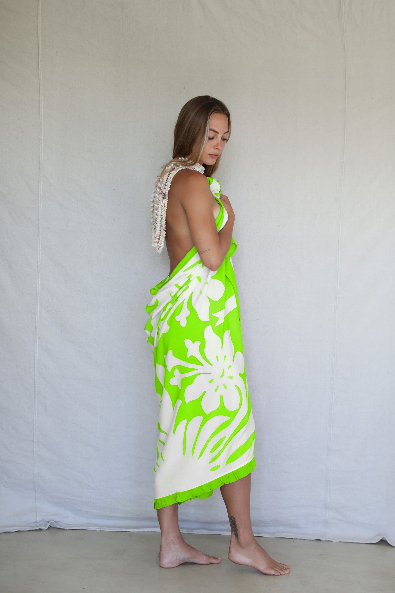 Classic Long Ruffle Pareo in Hibiscus