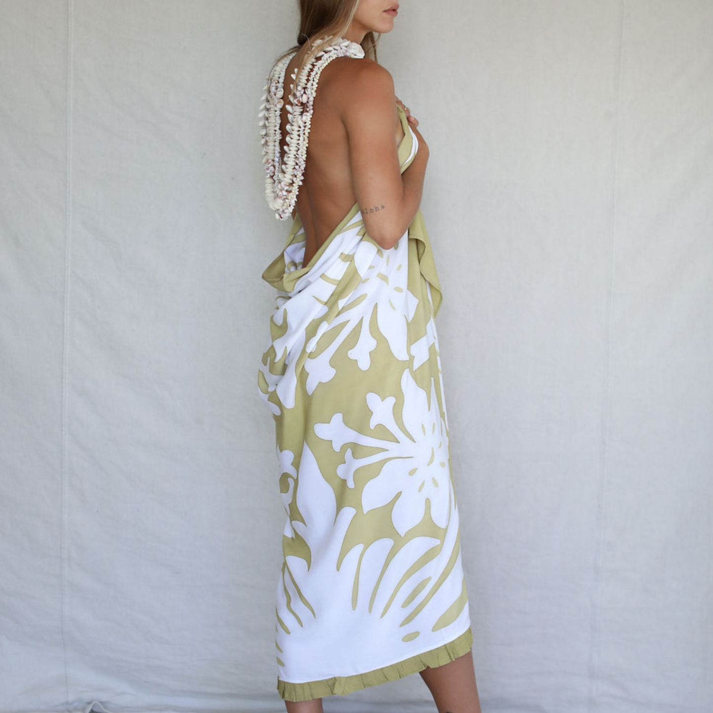 Classic Long Ruffle Pareo in Hibiscus